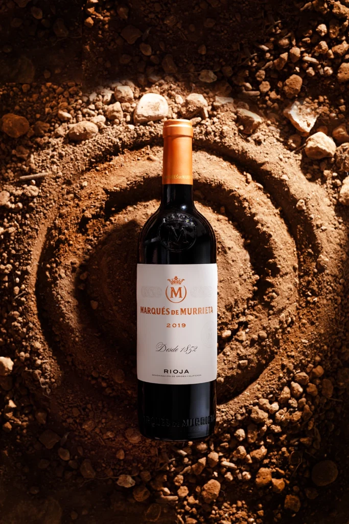 Vino Marqués de Murrieta sobre la tierra de cultivo de sus viñas